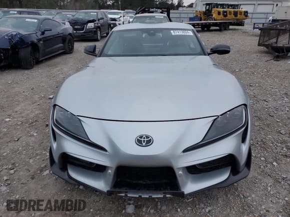 ✅ 2022 Toyota Supra 2.0 • VIN: WZ1DB2C09NW048380 • Lot: 87413024. Wystawiony na Copart z przebiegiem Nie podano. Bezpłatny archiwum sprzedaży aukcyjnych z USA i szczegółowy raport historii pojazdu na DreamBid. Zdjęcie 5.