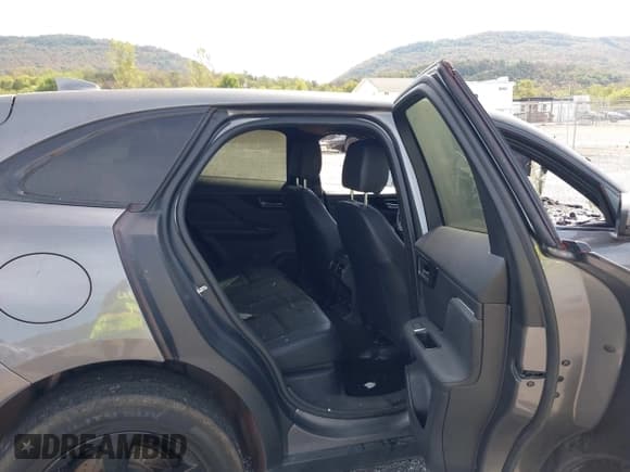 ✅ 2017 Jaguar F-Pace 35t Premium • VIN: SADCJ2BV5HA492856 • Lot: 43362730. Wystawiony na IAAI z przebiegiem Nie podano. Bezpłatny archiwum sprzedaży aukcyjnych z USA i szczegółowy raport historii pojazdu na DreamBid. Zdjęcie 8.