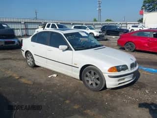2001 BMW 3 Series 325i с VIN WBAAV33401FU87413, выставлен на аукционе IAAI как лот 42579764 с пробегом 220 436 миль миль и . История ставок и продаж доступна на DreamBid. Изображение 1.