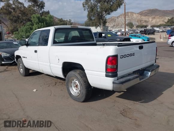 ✅ 2001 Dodge 1500 • VIN: 3B7HC12YX1G199218 • Лот: 43703847. Опубликован ранее на IAAI с пробегом 136 033 миль. Бесплатный доступ к архиву аукционных продаж из США и подробный отчёт об истории автомобиля на DreamBid. Изображение 3.