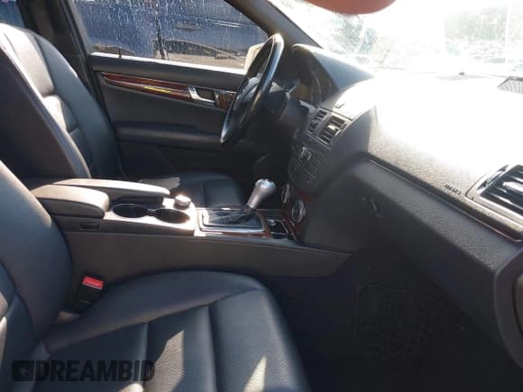 ✅ 2011 Mercedes-Benz C 300 Sport • VIN: WDDGF8BB4BR172224 • Lot: 42906782. Listed on IAAI with 170,150 mi. Free auction sales archive from the USA and detailed vehicle history report at DreamBid. Image 5.