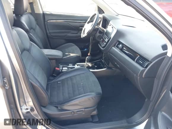 2019 Mitsubishi Outlander ES с VIN JA4AZ3A3XKZ023704, выставлен на аукционе IAAI как лот 40445416 с пробегом 115 939 миль миль и . История ставок и продаж доступна на DreamBid. Изображение 5.