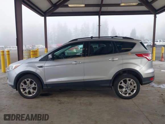 ✅ 2013 Ford Escape SE • VIN: 1FMCU9G99DUD86681 • Lot: 43745061. Wystawiony na IAAI z przebiegiem 182 623 mil. Bezpłatny archiwum sprzedaży aukcyjnych z USA i szczegółowy raport historii pojazdu na DreamBid. Zdjęcie 14.