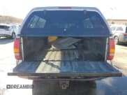 ✅ 2002 Chevrolet Silverado 2500HD LS • VIN: 1GCHK29122E196419 • Lot: 83060584. Wystawiony na Copart z przebiegiem 210 192 mil. Bezpłatny archiwum sprzedaży aukcyjnych z USA i szczegółowy raport historii pojazdu na DreamBid. Zdjęcie 6.