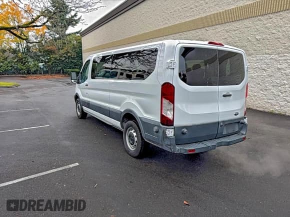 ✅ 2016 Ford Transit XLT • VIN: 1FBZX2ZM7GKB21745 • Lot: 95568305. Wystawiony na Copart z przebiegiem 21 138 mil. Bezpłatny archiwum sprzedaży aukcyjnych z USA i szczegółowy raport historii pojazdu na DreamBid. Zdjęcie 3.