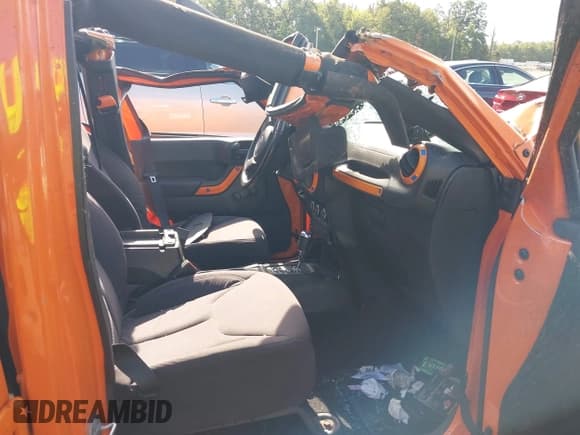 ✅ 2013 Jeep Wrangler Unlimited Sport • VIN: 1C4BJWDG8DL513730 • Lot: 43083036. Wystawiony na IAAI z przebiegiem Nie podano. Bezpłatny archiwum sprzedaży aukcyjnych z USA i szczegółowy raport historii pojazdu na DreamBid. Zdjęcie 5.