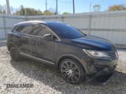 ✅ 2017 Lincoln MKC Premiere • VIN: 5LMCJ1C93HUL31758 • Lot: 86606605. Wystawiony na Copart z przebiegiem 119 432 mil. Bezpłatny archiwum sprzedaży aukcyjnych z USA i szczegółowy raport historii pojazdu na DreamBid. Zdjęcie 4.
