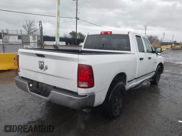 ✅ 2010 Dodge 1500 ST • VIN: 1D7RB1GK3AS196655 • Lot: 41493605. Wystawiony na IAAI z przebiegiem 268 509 mil. Bezpłatny archiwum sprzedaży aukcyjnych z USA i szczegółowy raport historii pojazdu na DreamBid. Zdjęcie 4.