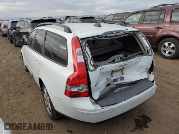 ✅ 2007 Volvo V50 2.4L • VIN: YV1MW382472289447 • Lot: 79898613. Listed on Copart with 157,088 mi. Free auction sales archive from the USA and detailed vehicle history report at DreamBid. Image 2.
