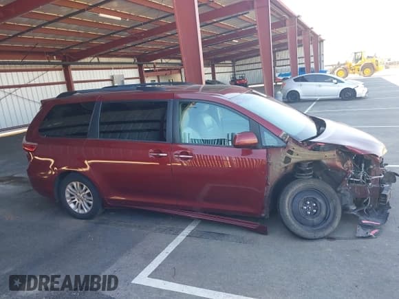 ✅ 2017 Toyota Sienna XLE • VIN: 5TDYZ3DC5HS818105 • Лот: 43505788. Опубликован ранее на IAAI с пробегом 175 014 миль. Бесплатный доступ к архиву аукционных продаж из США и подробный отчёт об истории автомобиля на DreamBid. Изображение 14.