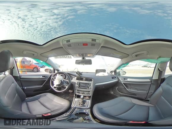 ✅ 2015 Volkswagen Golf TSI S • VIN: 3VW217AU5FM021722 • Lot: 71365315. Wystawiony na Copart z przebiegiem 107 392 mil. Bezpłatny archiwum sprzedaży aukcyjnych z USA i szczegółowy raport historii pojazdu na DreamBid. Zdjęcie 14.