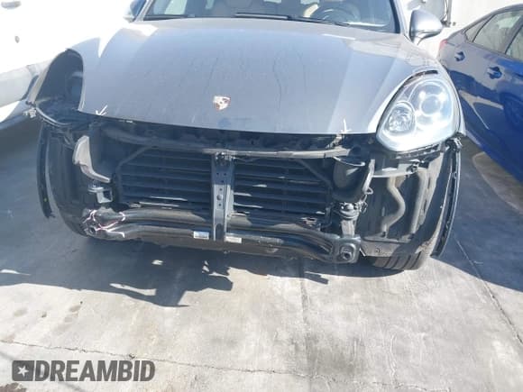 ✅ 2016 Porsche Cayenne • VIN: WP1AA2A21GKA15990 • Lot: 41978980. Listed on IAAI with 141,738 mi. Free auction sales archive from the USA and detailed vehicle history report at DreamBid. Image 6.