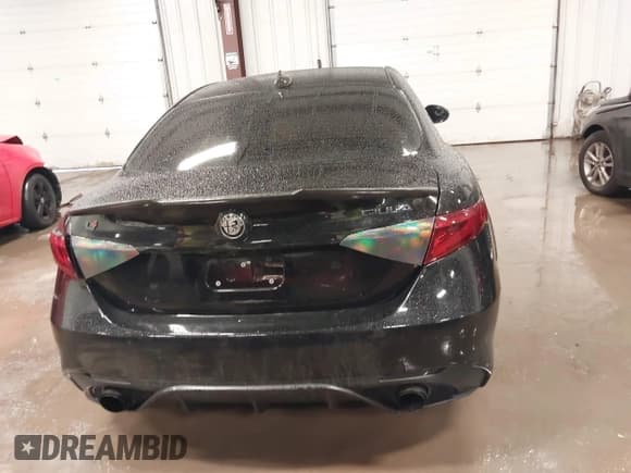 ✅ 2018 Alfa Romeo Giulia Ti Sport • VIN: ZARFAEEN8J7597597 • Лот: 41463527. Опубликован ранее на IAAI с пробегом 47 051 миль. Бесплатный доступ к архиву аукционных продаж из США и подробный отчёт об истории автомобиля на DreamBid. Изображение 16.