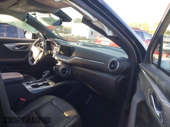 2020 Chevrolet Blazer LT z VIN 3GNKBJRS1LS685059, wystawiony jako IAAI lot #43345373 z przebiegiem 79 822 mil mil oraz . Historia ofert i sprzedaży dostępna na DreamBid. Obrazek 5.