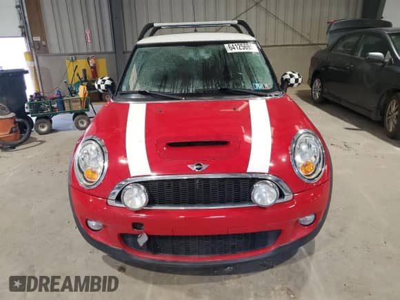 2010 MINI Hardtop S with VIN WMWMF7C53ATZ72544, listed as a Copart auction lot 64125695 with 70,587 mi miles and Clean title. Bid and sale history available at DreamBid. Image 5.