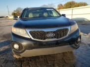 ✅ 2012 Kia Sorento LX • VIN: 5XYKT4A66CG240811 • Lot: 91444925. Wystawiony na Copart z przebiegiem 256 262 mil. Bezpłatny archiwum sprzedaży aukcyjnych z USA i szczegółowy raport historii pojazdu na DreamBid. Zdjęcie 5.