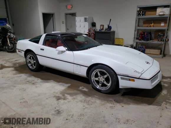 1990 Chevrolet Corvette with VIN 1G1YY2387L5118961, listed as a Copart auction lot 44390355 with 68,200 mi miles and Clean title. Bid and sale history available at DreamBid. Image 4.