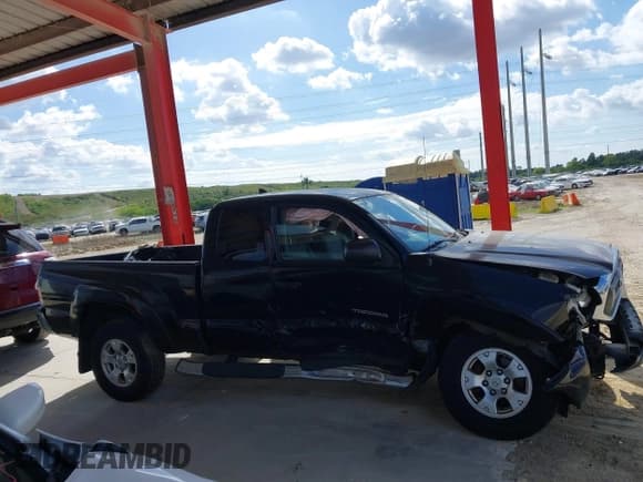 ✅ 2015 Toyota Tacoma • VIN: 5TFUX4EN5FX036792 • Lot: 43338032. Listed on IAAI with 167,320 mi. Free auction sales archive from the USA and detailed vehicle history report at DreamBid. Image 14.