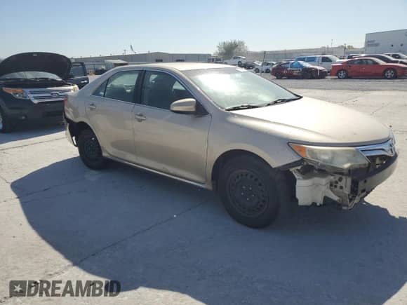 2012 Toyota Camry L z VIN 4T4BF1FK4CR245338, wystawiony jako Copart lot #89909825 z przebiegiem 204 171 mil mil oraz Czysty tytuł • Clean title. Historia ofert i sprzedaży dostępna na DreamBid. Obrazek 4.
