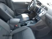 ✅ 2021 Volkswagen Tiguan SE • VIN: 3VV2B7AX5MM054356 • Lot: 43035399. Wystawiony na IAAI z przebiegiem 87 671 mil. Bezpłatny archiwum sprzedaży aukcyjnych z USA i szczegółowy raport historii pojazdu na DreamBid. Zdjęcie 5.