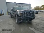 ✅ 2025 GMC Sierra 2500HD Denali Ultimate • VIN: 1GT4UXEY5SF246717 • Lot: 87373465. Wystawiony na Copart z przebiegiem 8 603 mil. Bezpłatny archiwum sprzedaży aukcyjnych z USA i szczegółowy raport historii pojazdu na DreamBid. Zdjęcie 14.