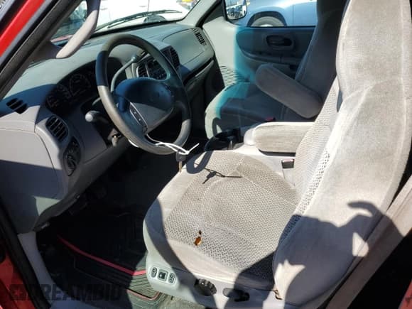 ✅ 2000 Ford F-150 XL • VIN: 1FTRX17W9YKB07034 • Lot: 89539865. Wystawiony na Copart z przebiegiem 192 597 mil. Bezpłatny archiwum sprzedaży aukcyjnych z USA i szczegółowy raport historii pojazdu na DreamBid. Zdjęcie 7.