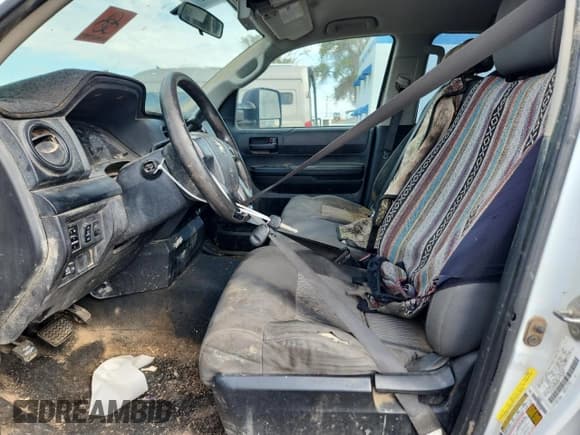 ✅ 2014 Toyota Tundra SR • VIN: 5TFUW5F17EX390929 • Lot: 84809295. Wystawiony na Copart z przebiegiem 248 426 mil. Bezpłatny archiwum sprzedaży aukcyjnych z USA i szczegółowy raport historii pojazdu na DreamBid. Zdjęcie 7.