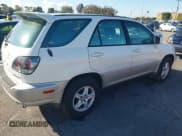 ✅ 2001 Lexus RX 300 • VIN: JTJHF10U010175860 • Lot: 43739777. Wystawiony na IAAI z przebiegiem 229 734 mil. Bezpłatny archiwum sprzedaży aukcyjnych z USA i szczegółowy raport historii pojazdu na DreamBid. Zdjęcie 4.