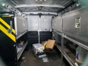 ✅ 2021 Chevrolet Express Cargo • VIN: 1GCWGAF71M1238228 • Lot: 43374465. Wystawiony na Copart z przebiegiem 71 117 mil. Bezpłatny archiwum sprzedaży aukcyjnych z USA i szczegółowy raport historii pojazdu na DreamBid. Zdjęcie 10.