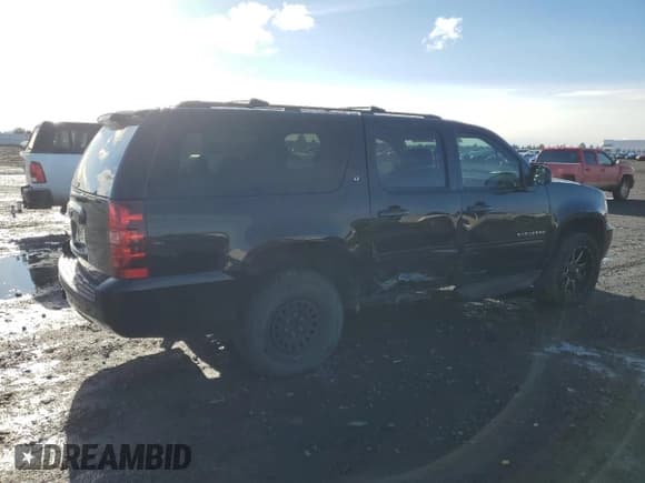 ✅ 2014 Chevrolet Suburban LT • VIN: 1GNSKJE70ER121037 • Lot: 80998654. Wystawiony na Copart z przebiegiem 207 069 mil. Bezpłatny archiwum sprzedaży aukcyjnych z USA i szczegółowy raport historii pojazdu na DreamBid. Zdjęcie 3.