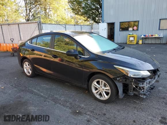 2018 Chevrolet Cruze LT z VIN 1G1BE5SM9J7224392, wystawiony jako Copart lot #82199325 z przebiegiem 156 330 mil mil oraz Szkoda całkowita • Salvage title. Historia ofert i sprzedaży dostępna na DreamBid. Obrazek 4.