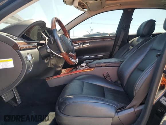 ✅ 2010 Mercedes-Benz S 550 • VIN: WDDNG7BBXAA308562 • Lot: 67060454. Wystawiony na Copart z przebiegiem 101 780 mil. Bezpłatny archiwum sprzedaży aukcyjnych z USA i szczegółowy raport historii pojazdu na DreamBid. Zdjęcie 7.