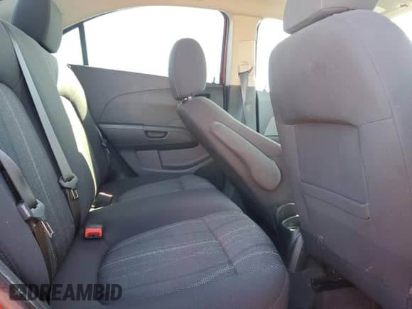 2015 Chevrolet Sonic LT z VIN 1G1JC5SH3F4174229, wystawiony jako Copart lot #74261884 z przebiegiem 158 230 mil mil oraz Szkoda całkowita • Salvage title. Historia ofert i sprzedaży dostępna na DreamBid. Obrazek 10.