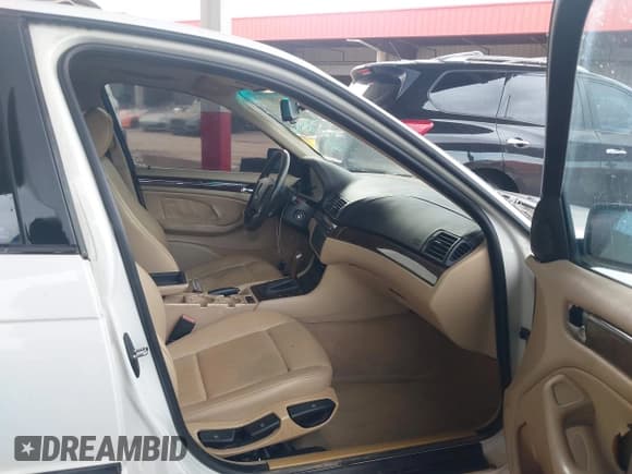 ✅ 2005 BMW 3 Series 325i • VIN: WBAET37425NJ90608 • Lot: 43778677. Wystawiony na IAAI z przebiegiem 232 244 mil. Bezpłatny archiwum sprzedaży aukcyjnych z USA i szczegółowy raport historii pojazdu na DreamBid. Zdjęcie 5.