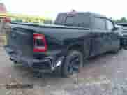 2019 Ram 1500 Big Horn z VIN 1C6SRFFT5KN510909, wystawiony jako IAAI lot #42685226 z przebiegiem 98 252 mil mil oraz . Historia ofert i sprzedaży dostępna na DreamBid. Obrazek 4.