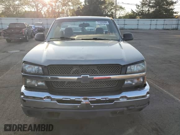 ✅ 2003 Chevrolet Silverado 1500 • VIN: 1GCEC14V43Z239995 • Lot: 71229394. Wystawiony na Copart z przebiegiem 301 543 mil mil. Skorzystaj z bezpłatnego archiwum sprzedaży aukcyjnych z USA i zobacz szczegółowy raport historii pojazdu na DreamBid. Zdjęcie 5.