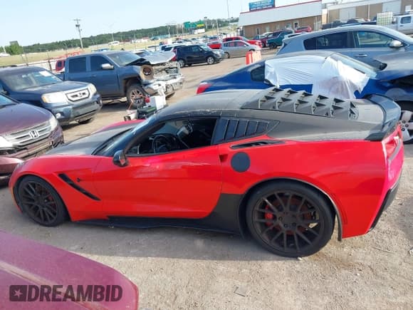 ✅ 2016 Chevrolet Corvette Z51 1LT • VIN: 1G1YH2D74G5111655 • Lot: 42927783. Wystawiony na IAAI z przebiegiem Nie podano. Bezpłatny archiwum sprzedaży aukcyjnych z USA i szczegółowy raport historii pojazdu na DreamBid. Zdjęcie 15.