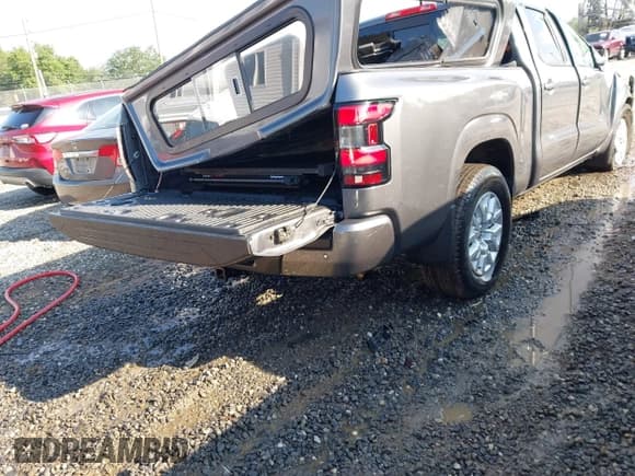 ✅ 2024 Nissan Frontier SV • VIN: 1N6ED1FKXRN604743 • Lot: 42684065. Wystawiony na IAAI z przebiegiem 9 441 mil. Bezpłatny archiwum sprzedaży aukcyjnych z USA i szczegółowy raport historii pojazdu na DreamBid. Zdjęcie 4.