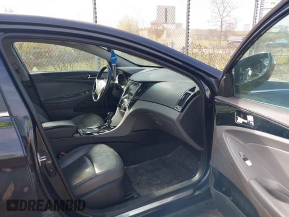 ✅ 2013 Hyundai Sonata SE • VIN: 5NPEC4AC0DH694081 • Лот: 43607672. Опубликован ранее на IAAI с пробегом 200 577 миль. Бесплатный доступ к архиву аукционных продаж из США и подробный отчёт об истории автомобиля на DreamBid. Изображение 5.