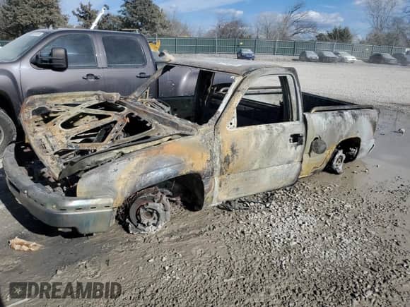 2005 Chevrolet Silverado 1500 Work Truck с VIN 1GCEC14X85Z137054, выставлен на аукционе Copart как лот 47140565 с пробегом Не указан миль и На запчасти • Non repairable. История ставок и продаж доступна на DreamBid. Изображение 1.