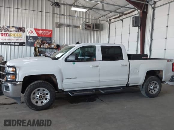 ✅ 2019 Chevrolet Silverado 2500HD LT • VIN: 1GC1KSEG3KF137272 • Lot: 39880414. Wystawiony na IAAI z przebiegiem 158 275 mil. Bezpłatny archiwum sprzedaży aukcyjnych z USA i szczegółowy raport historii pojazdu na DreamBid. Zdjęcie 14.