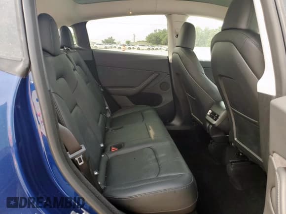 ✅ 2024 Tesla Model Y • VIN: 7SAYGDEDXRA327568 • Lot: 56755505. Wystawiony na Copart z przebiegiem 10 799 mil. Bezpłatny archiwum sprzedaży aukcyjnych z USA i szczegółowy raport historii pojazdu na DreamBid. Zdjęcie 11.