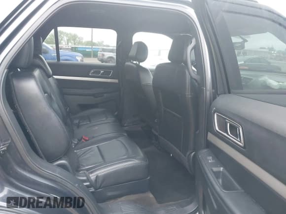 ✅ 2017 Ford Explorer XLT • VIN: 1FM5K7D87HGC51265 • Lot: 42116580. Wystawiony na IAAI z przebiegiem 147 898 mil. Bezpłatny archiwum sprzedaży aukcyjnych z USA i szczegółowy raport historii pojazdu na DreamBid. Zdjęcie 8.