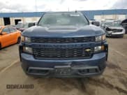 ✅ 2021 Chevrolet Silverado 1500 Custom • VIN: 3GCPYBEH1MG185453 • Lot: 78281804. Wystawiony na Copart z przebiegiem 75 380 mil. Bezpłatny archiwum sprzedaży aukcyjnych z USA i szczegółowy raport historii pojazdu na DreamBid. Zdjęcie 5.