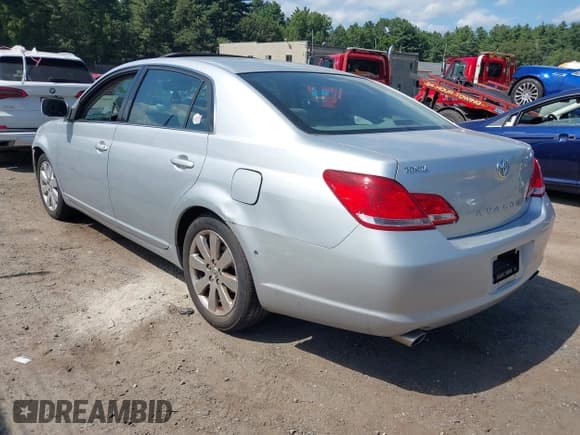 ✅ 2005 Toyota Avalon XL • VIN: 4T1BK36B05U054424 • Lot: 43007355. Wystawiony na IAAI z przebiegiem 180 337 mil. Bezpłatny archiwum sprzedaży aukcyjnych z USA i szczegółowy raport historii pojazdu na DreamBid. Zdjęcie 3.