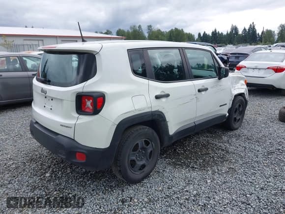 ✅ 2017 Jeep Renegade Sport • VIN: ZACCJAAH8HPG00484 • Lot: 42581933. Wystawiony na IAAI z przebiegiem 138 091 mil. Bezpłatny archiwum sprzedaży aukcyjnych z USA i szczegółowy raport historii pojazdu na DreamBid. Zdjęcie 4.