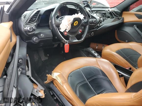 ✅ 2018 Ferrari 488 • VIN: ZFF80AMA6J0231516 • Лот: 79886954. Опубликован ранее на Copart с пробегом Не указан. Бесплатный доступ к архиву аукционных продаж из США и подробный отчёт об истории автомобиля на DreamBid. Изображение 8.