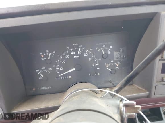 ✅ 1992 Chevrolet Silverado 1500 • VIN: 1GCDC14Z5NE229680 • Lot: 43519197. Wystawiony na IAAI z przebiegiem 220 374 mil. Bezpłatny archiwum sprzedaży aukcyjnych z USA i szczegółowy raport historii pojazdu na DreamBid. Zdjęcie 7.