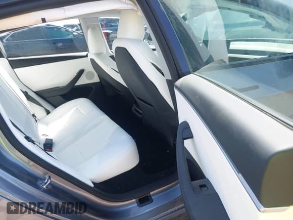 ✅ 2025 Tesla Model 3 Long Range • VIN: 5YJ3E1EA0SF041609 • Lot: 43185770. Wystawiony na IAAI z przebiegiem 1 778 mil. Bezpłatny archiwum sprzedaży aukcyjnych z USA i szczegółowy raport historii pojazdu na DreamBid. Zdjęcie 8.