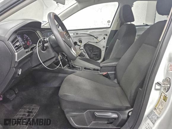 ✅ 2021 Volkswagen Jetta S • VIN: 3VWC57BU0MM045902 • Lot: 93857065. Wystawiony na Copart z przebiegiem 133 712 mil. Bezpłatny archiwum sprzedaży aukcyjnych z USA i szczegółowy raport historii pojazdu na DreamBid. Zdjęcie 7.